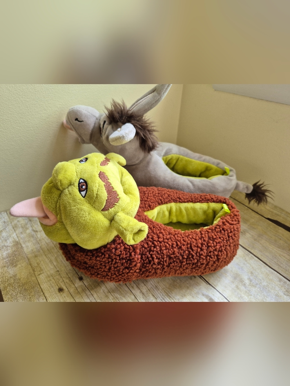 Shrek & Donkey Plush Slipper Pair - Green and Gray, Unisex - Picture 6 of 12